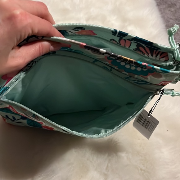 Vera Bradley MINT FLOWERS NWT - Picture 4 of 11
